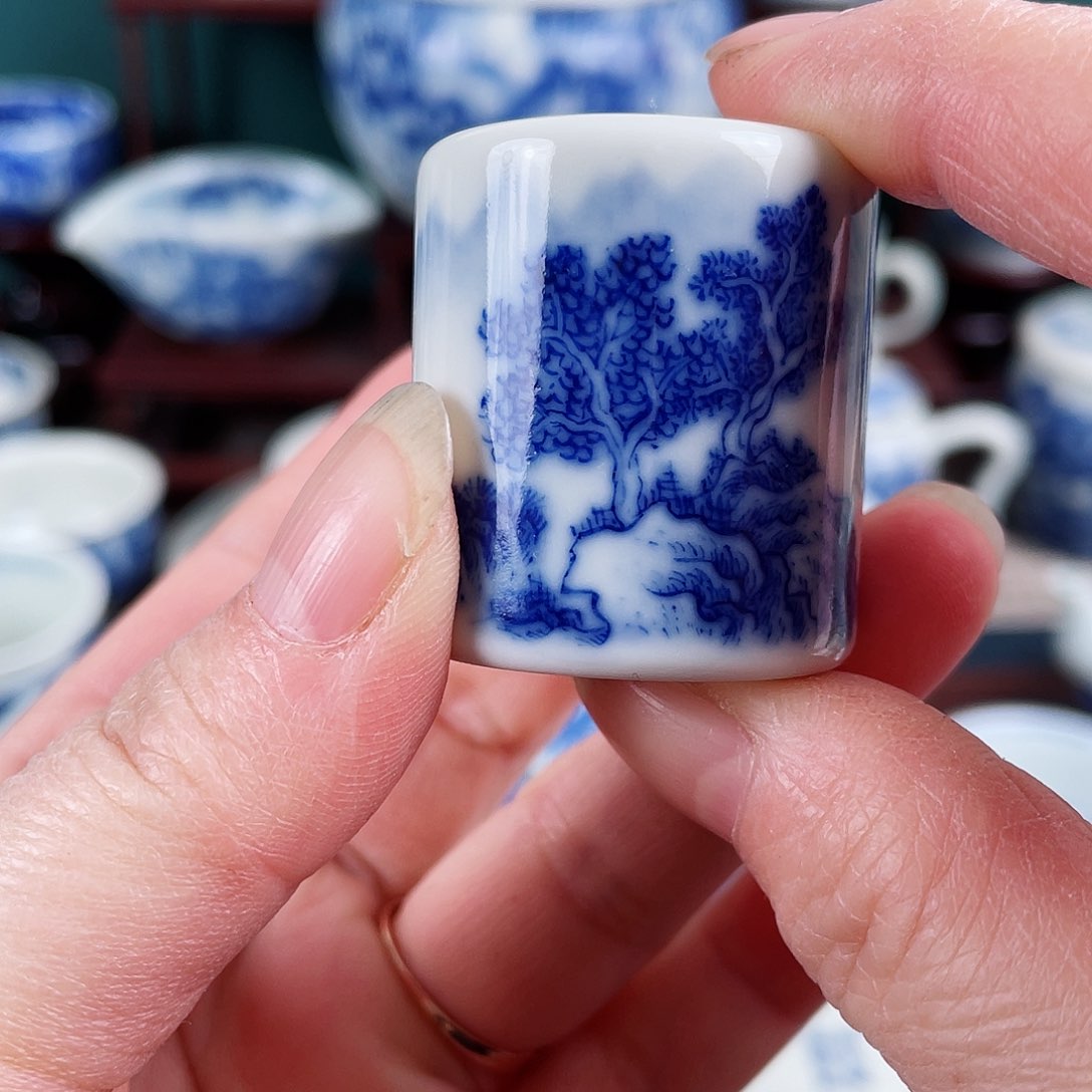 手工手绘青花。青花