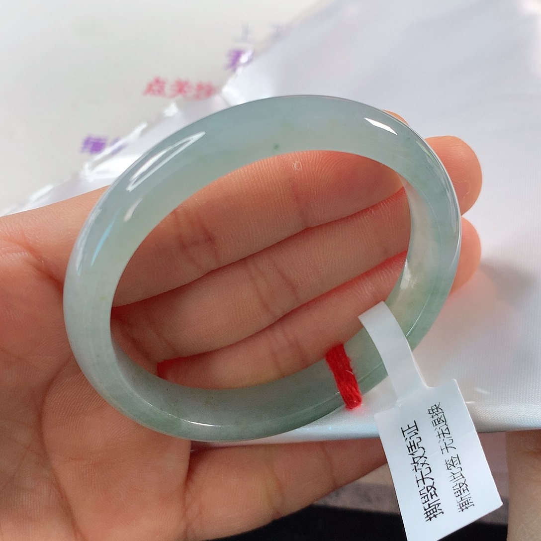 翡翠手镯未镶嵌s***y 贵妃