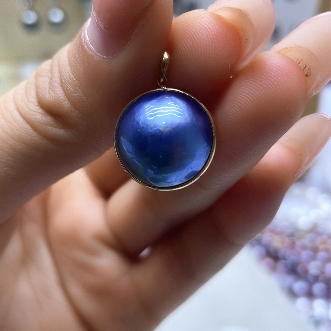 拼合珍珠（马贝珠）颈饰18K金镶嵌