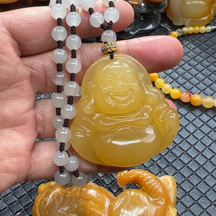 石英质玉（黄龙玉）颈饰合金