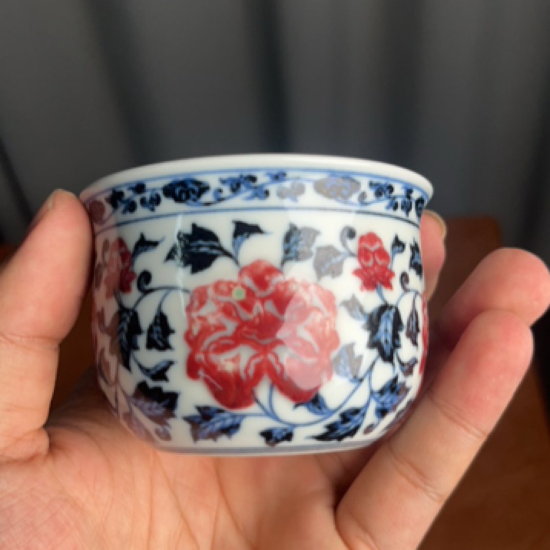 古官釉里红牡丹墩墩杯