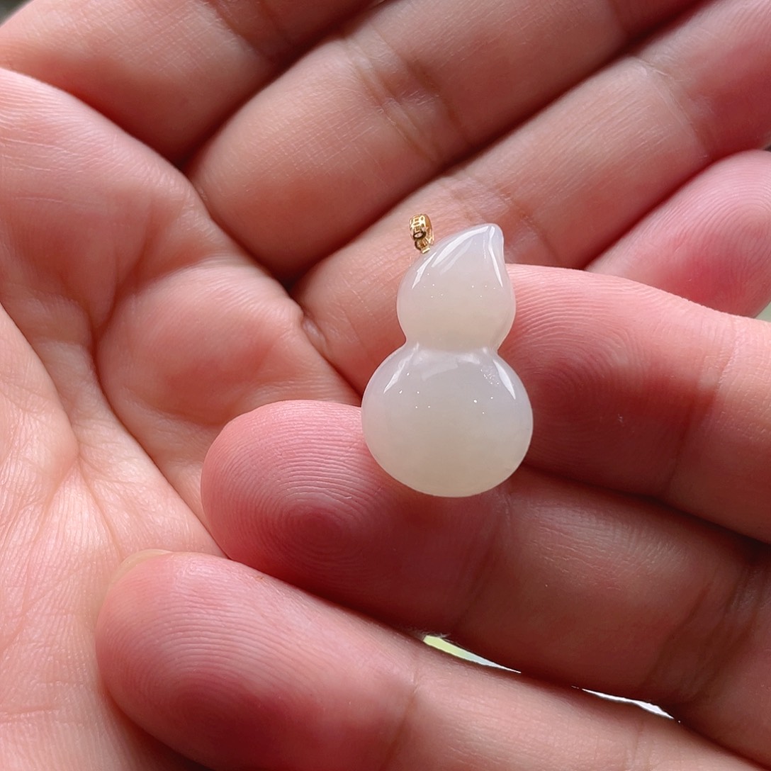 和田玉18K金镶嵌颈饰