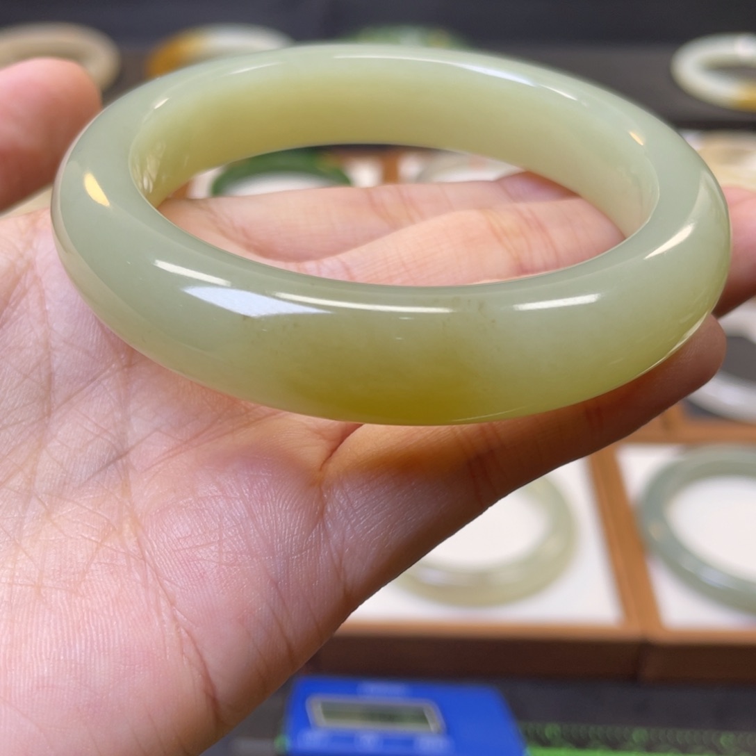 和田玉手镯57未镶嵌