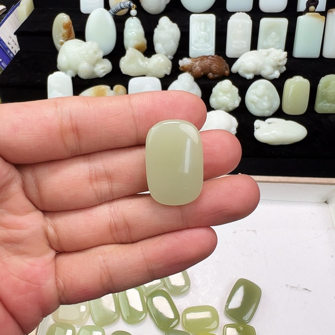 和田玉颈饰未镶嵌