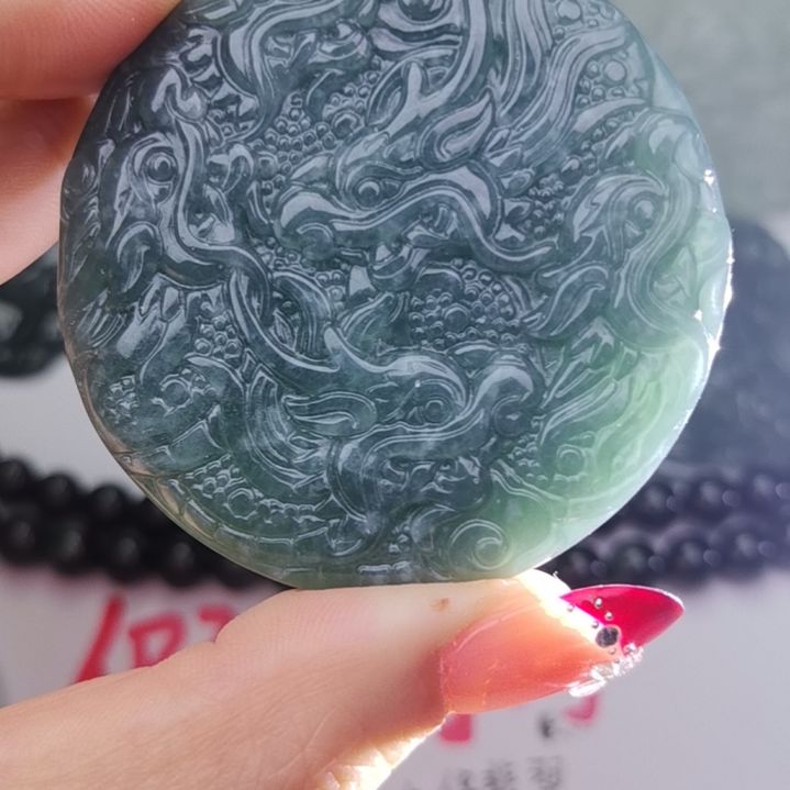 翡翠颈饰未镶嵌天然的A货翡翠多样性发货