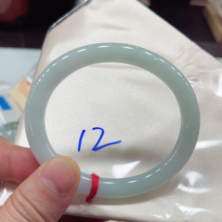 翡翠手镯未镶嵌55贵