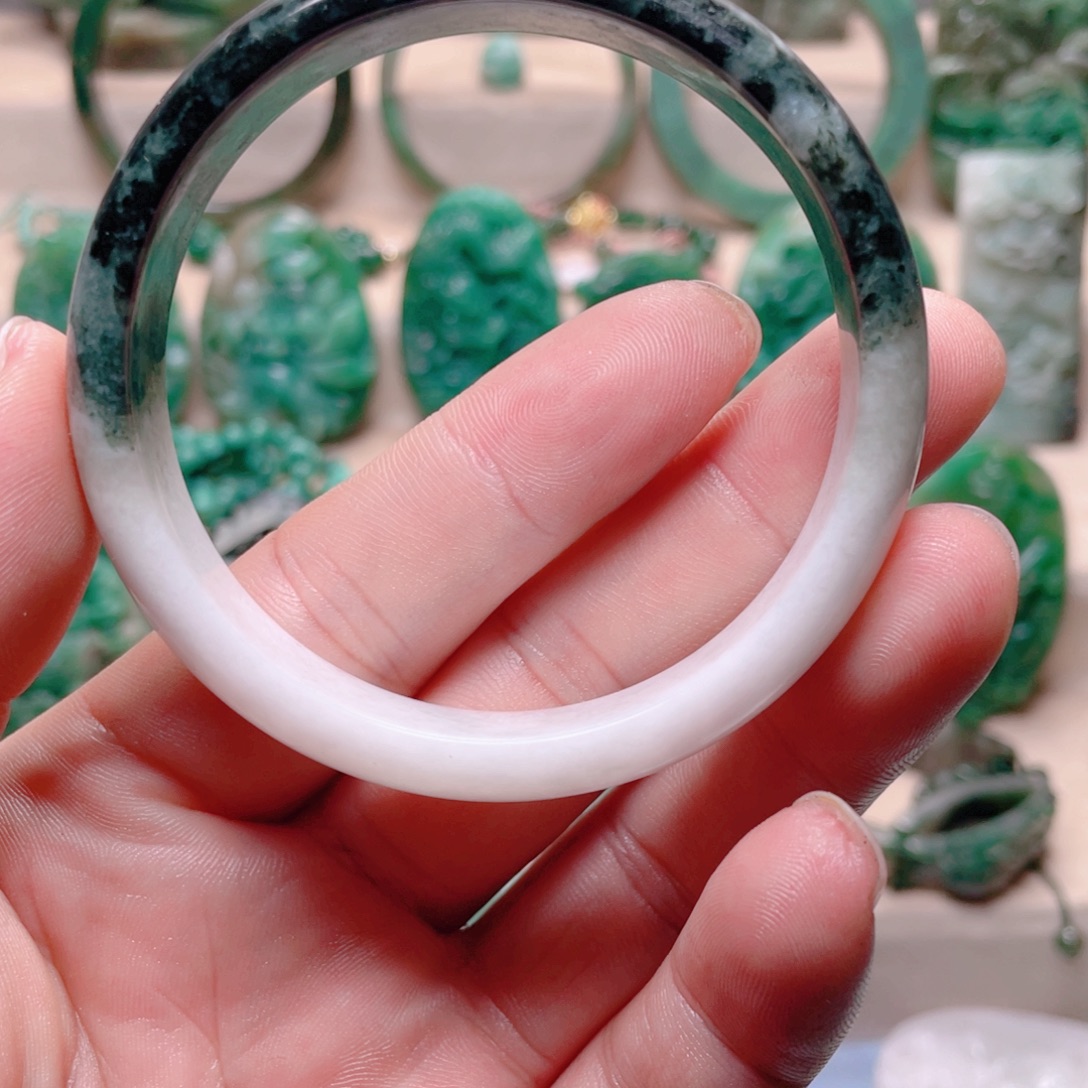 独山玉未镶嵌手镯