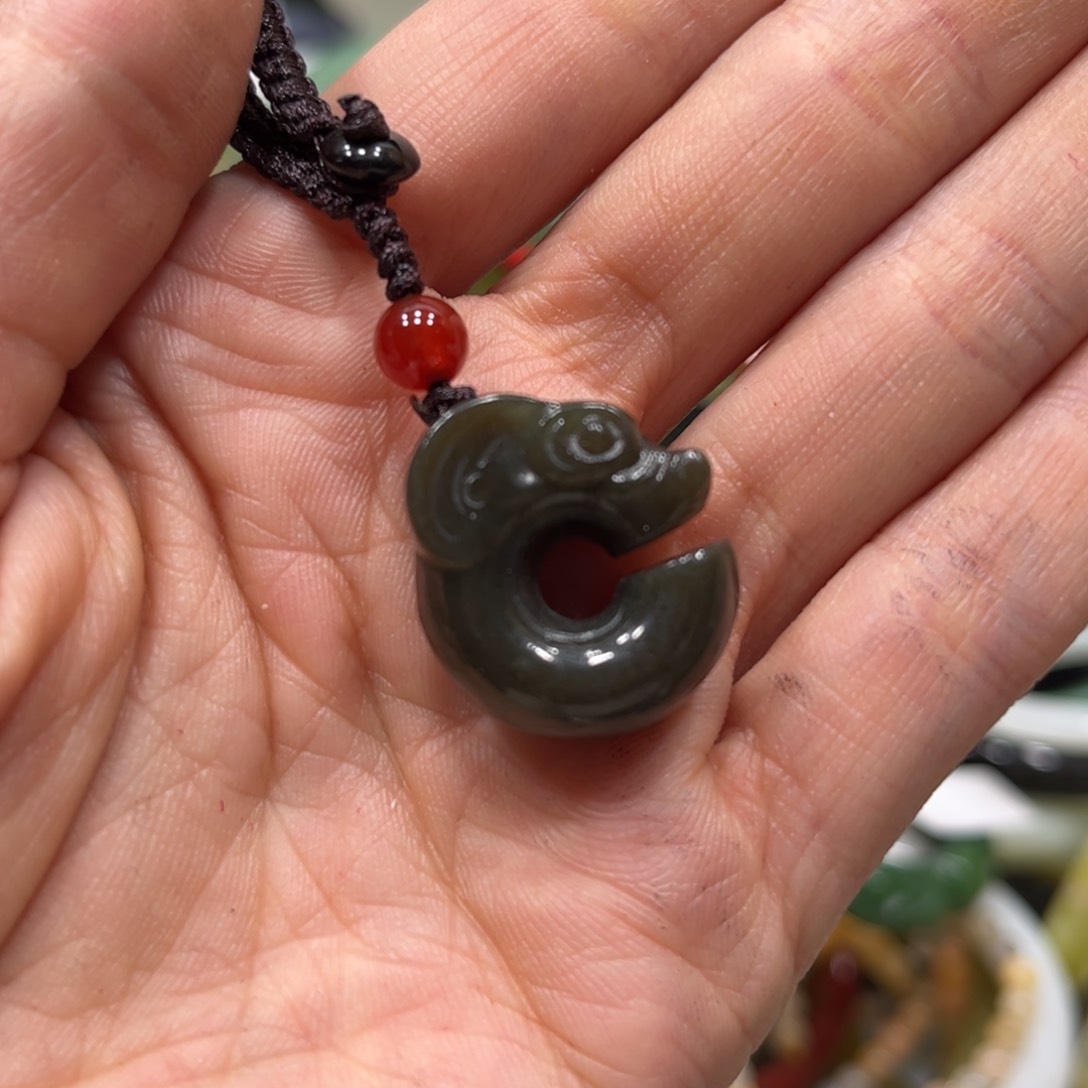 和田玉颈饰未镶嵌