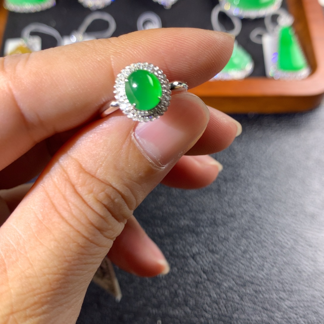 翡翠18K金镶嵌戒指翡翠