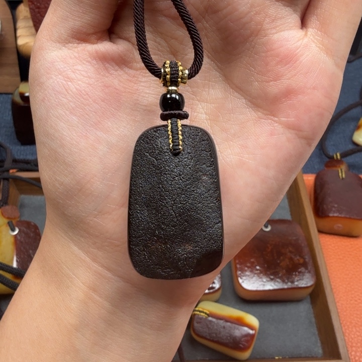 蜜蜡未镶嵌吊坠(赠链)