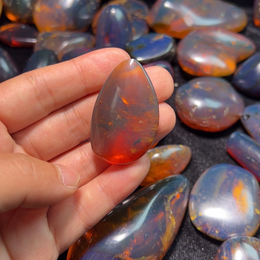 琥珀裸石未镶嵌吊坠