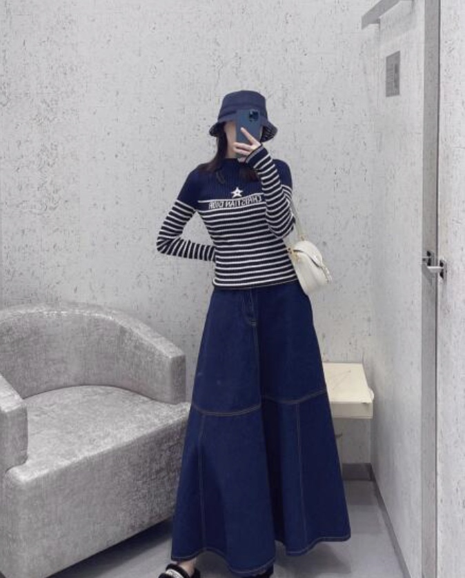 99新 DIOR/迪奥 蓝色条纹针织衫/尺码34/QH010055
