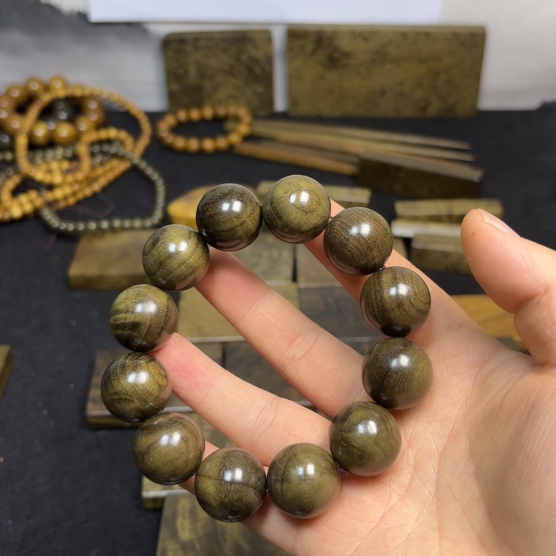 晓***叔金丝楠一物一拍链接