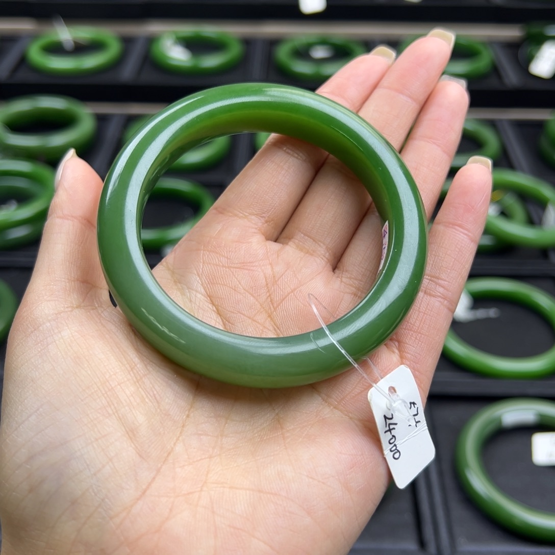 和田玉（碧玉）未镶嵌手镯