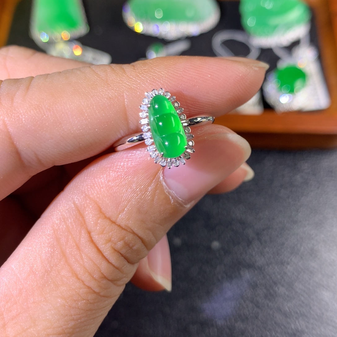 翡翠18K金镶嵌戒指翡翠