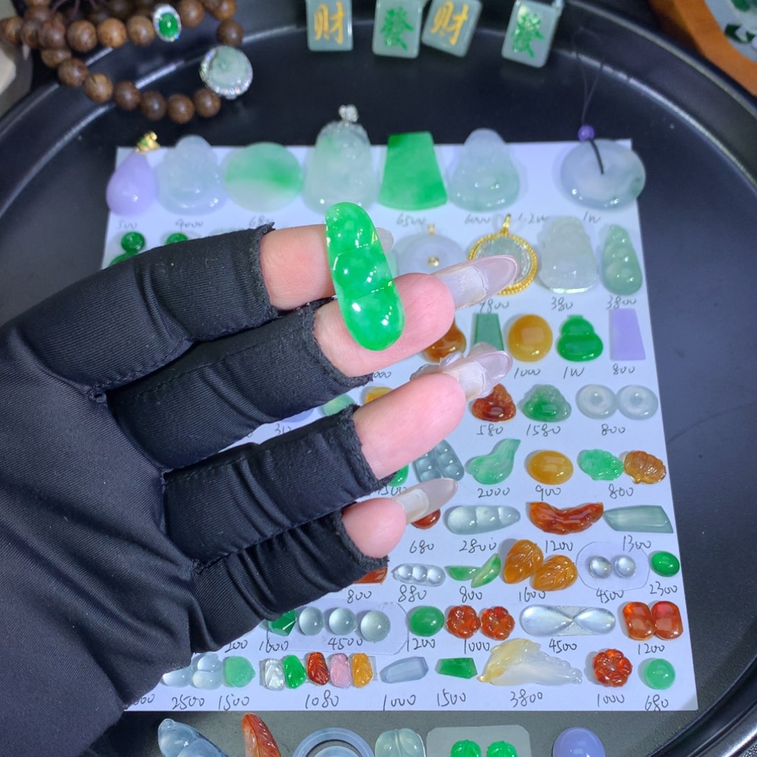 翡翠未镶嵌吊坠(不含链)绿豆