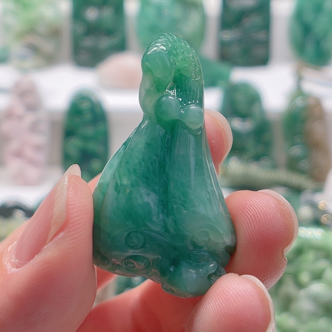 独山玉颈饰未镶嵌两**苏