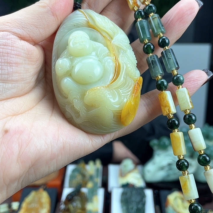 蛇纹石玉颈饰未镶嵌