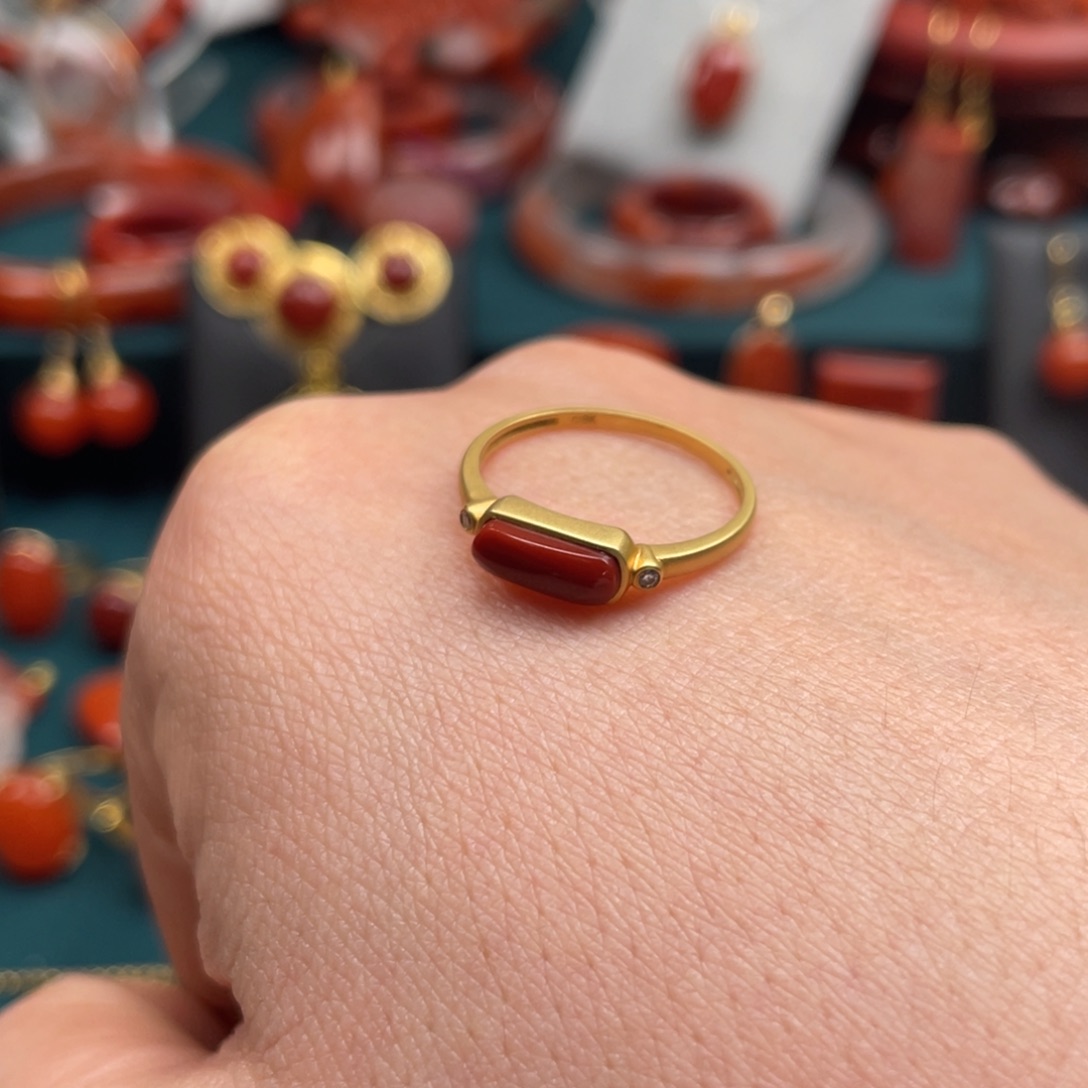 南红玛瑙瓦西南红马鞍戒18K金镶嵌辉*