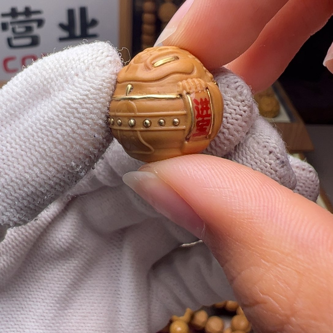 猴头核桃把件镶嵌款招米金蟾18左右尺寸全品有正常封口线