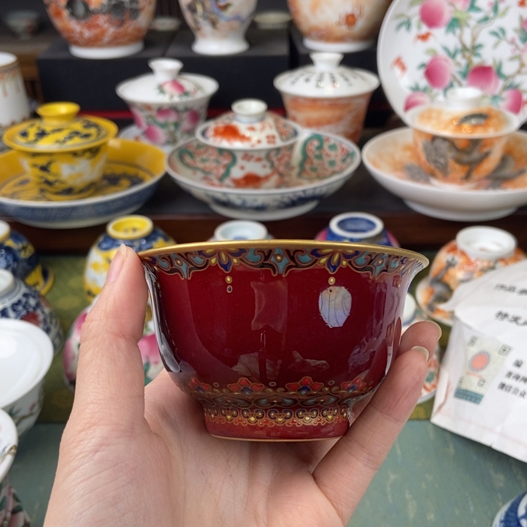 青***队陶瓷的设计风格是非常高兴