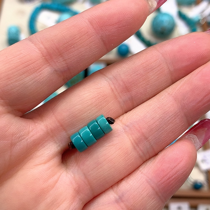 绿松石挂件未镶嵌好**绵