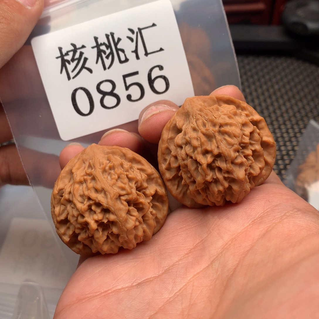 文玩核桃吊坠皇冠38