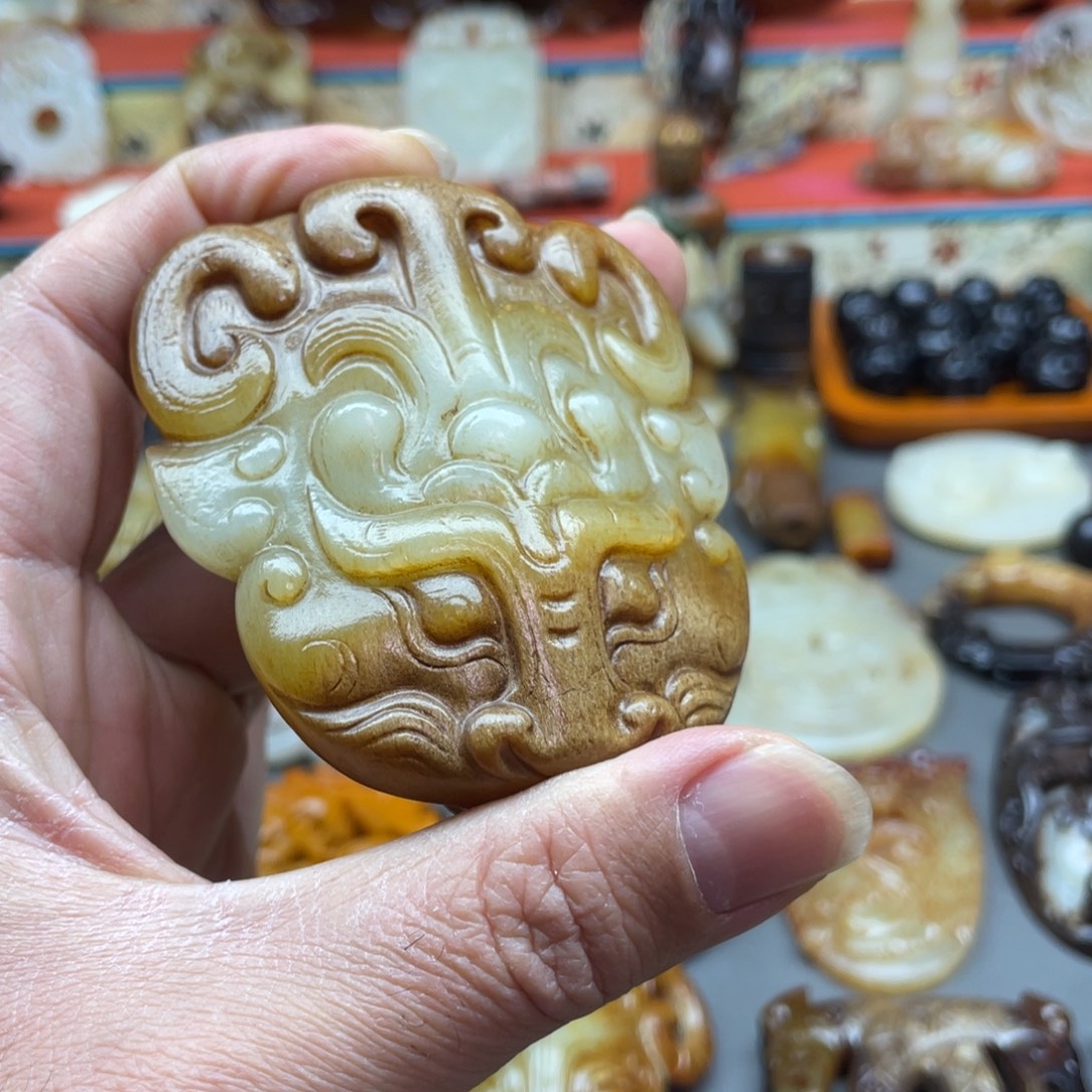 韜***房和田玉未镶嵌颈饰