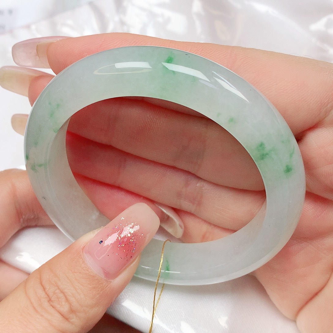 翡翠手镯未镶嵌抖音700