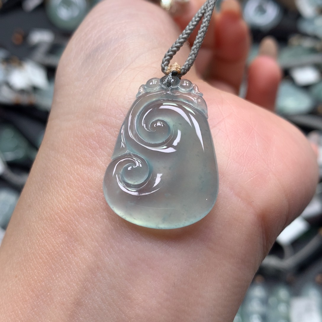 翡翠颈饰未镶嵌如意