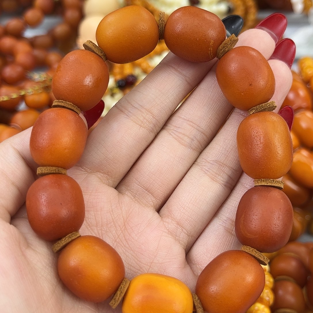 琥珀颈饰未镶嵌蜜蜡