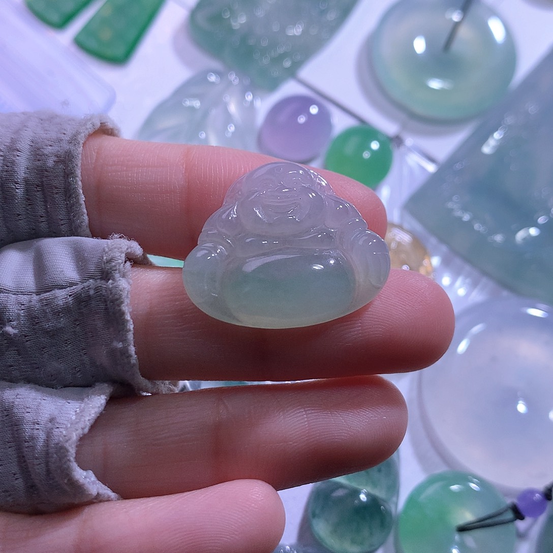 颈饰未镶嵌翡翠佛