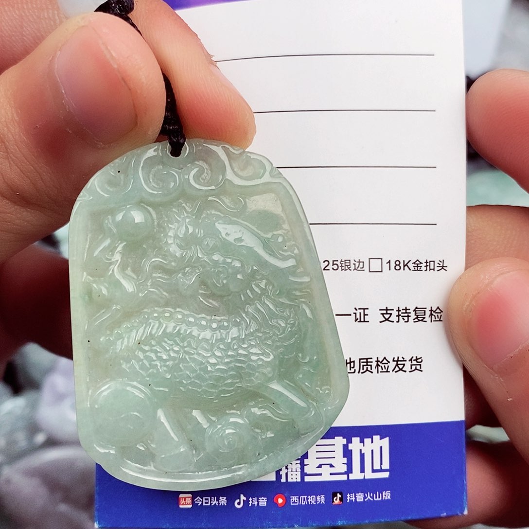 翡翠颈饰未镶嵌翡翠