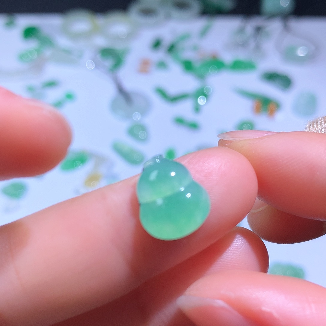 翡翠颈饰未镶嵌葫芦