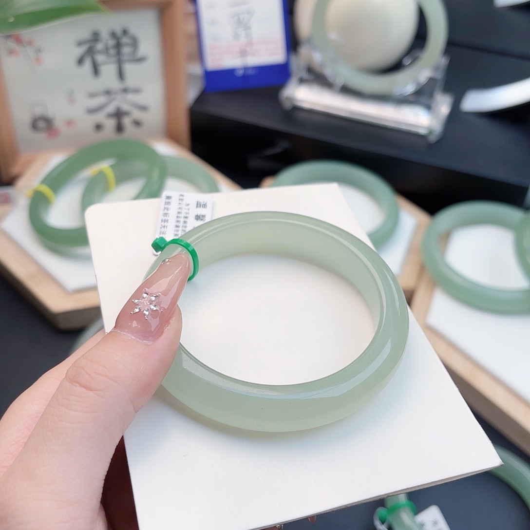 石英质玉未镶嵌手镯