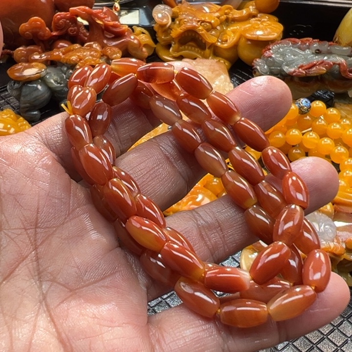 石英质玉（黄龙玉）颈饰未镶嵌