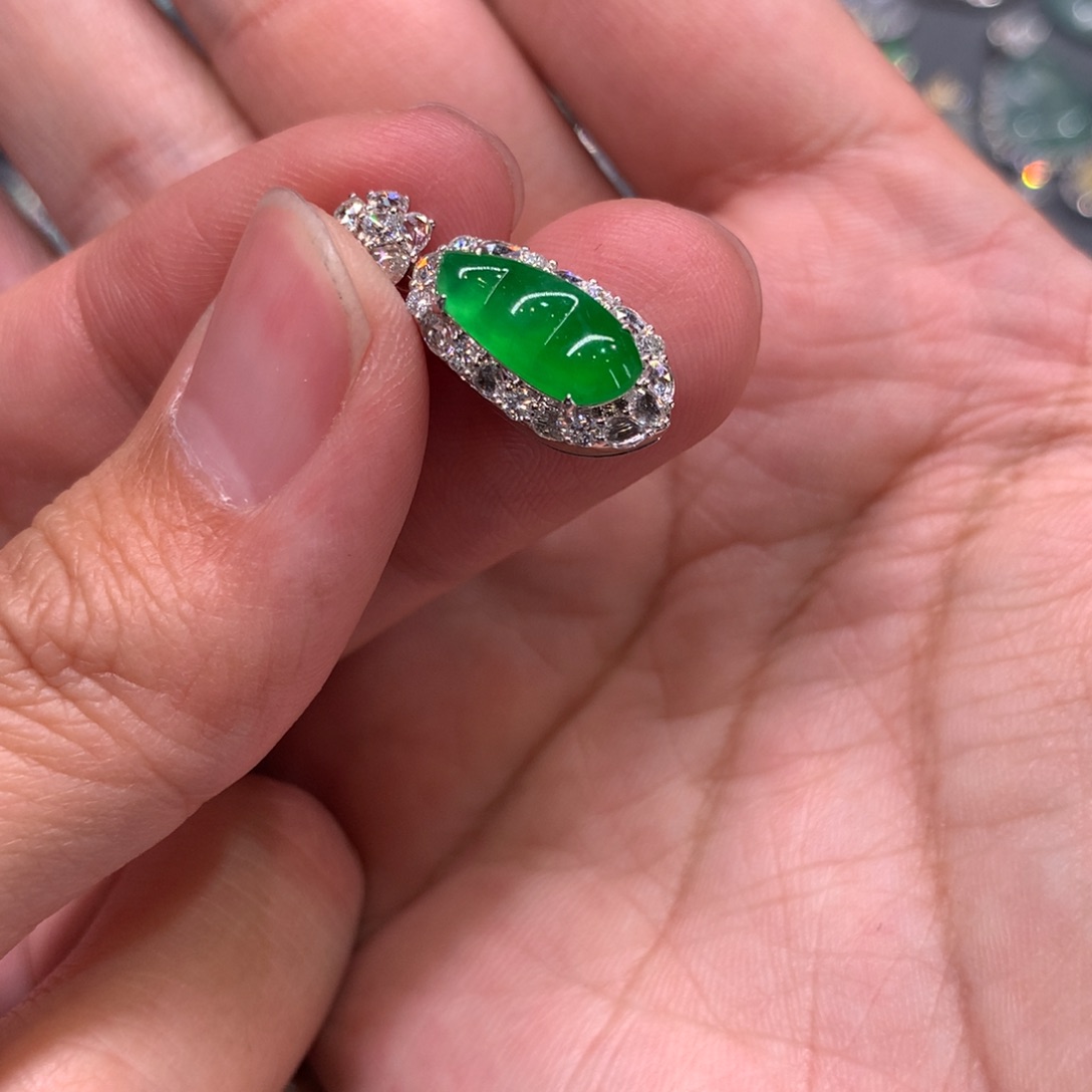 翡翠颈饰18K金镶嵌今***雪吊坠