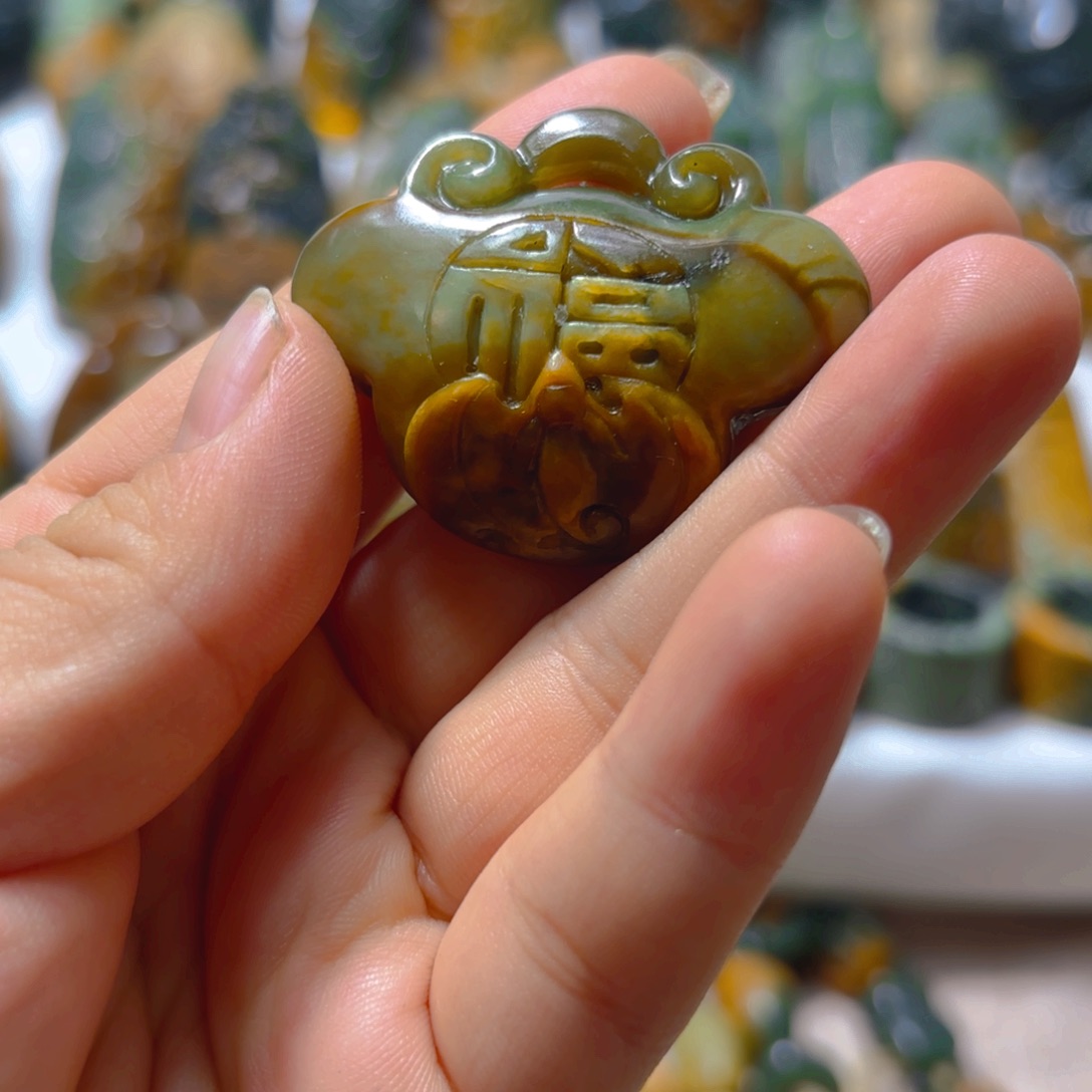 岫岩老玉（透闪石质玉）挂件未镶嵌