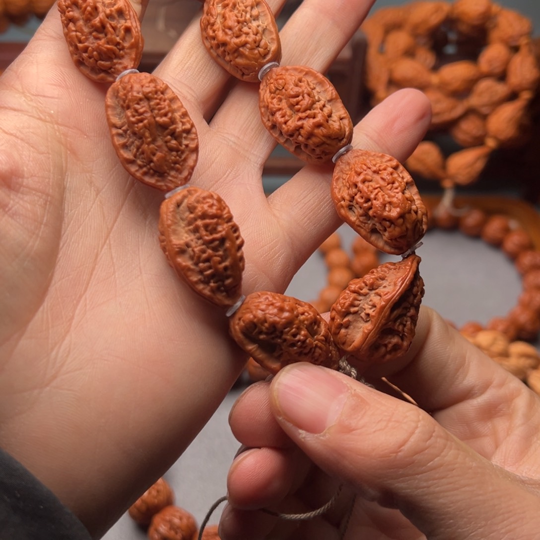 文玩核桃手串19绣花鞋