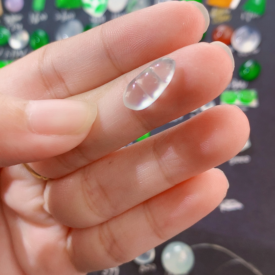 翡翠未镶嵌颈饰玻璃种白钢豆子