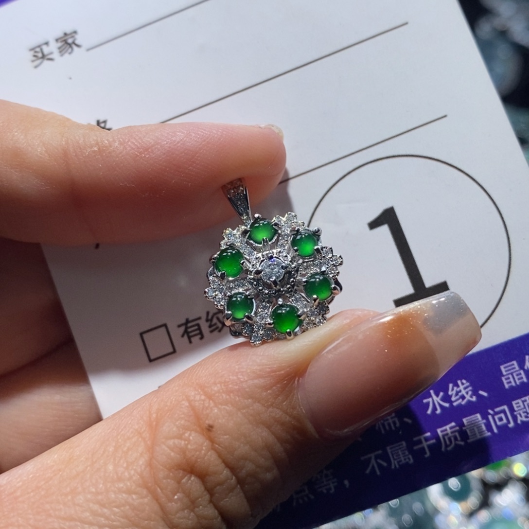 翡翠未镶嵌颈饰翡翠