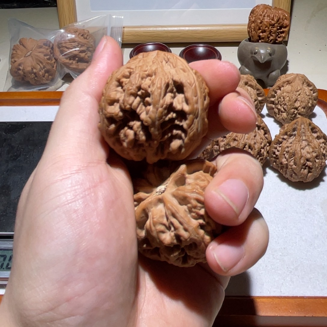 吕***瘦吊坠文玩核桃44全品大粗筋