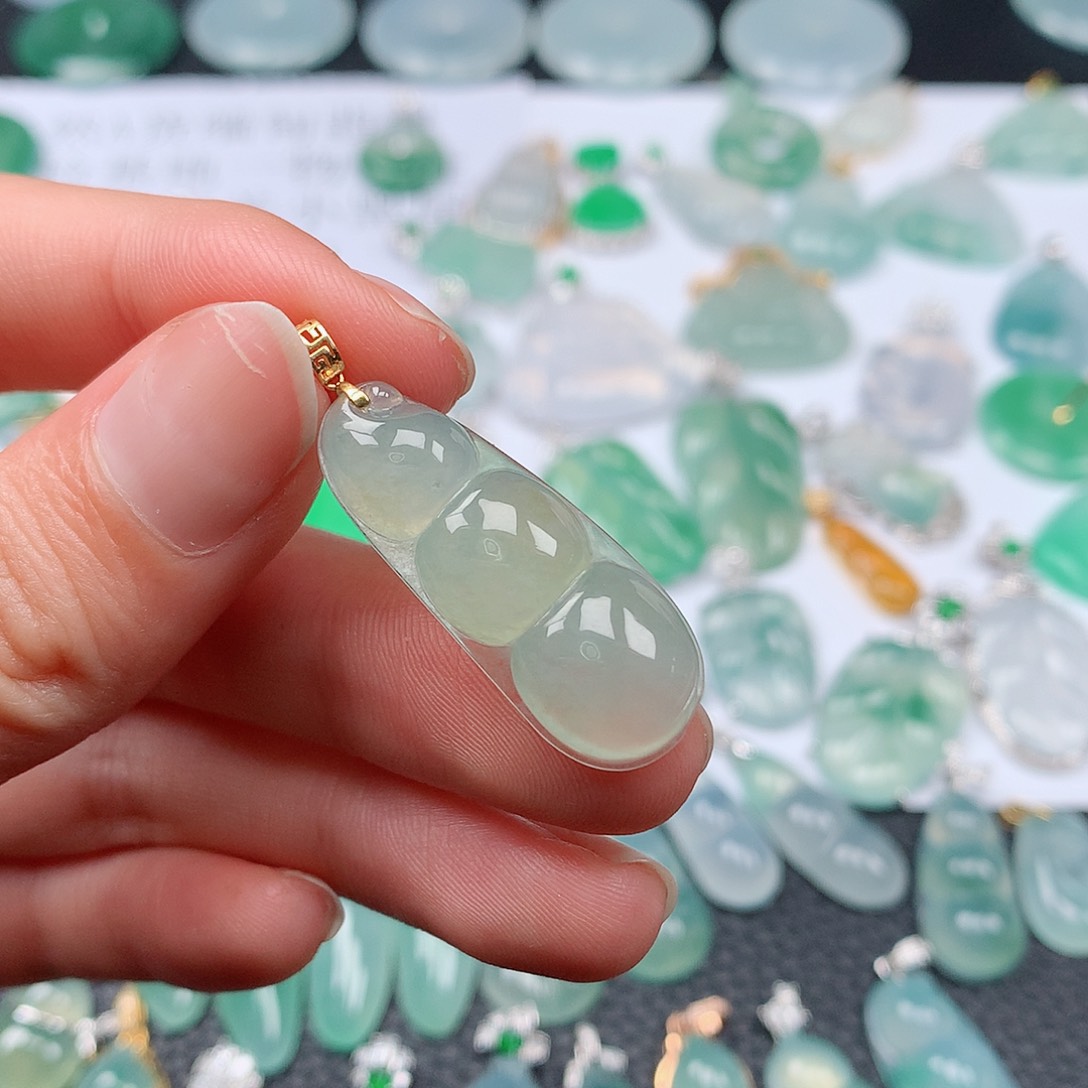 翡翠颈饰18K金镶嵌天然翡翠