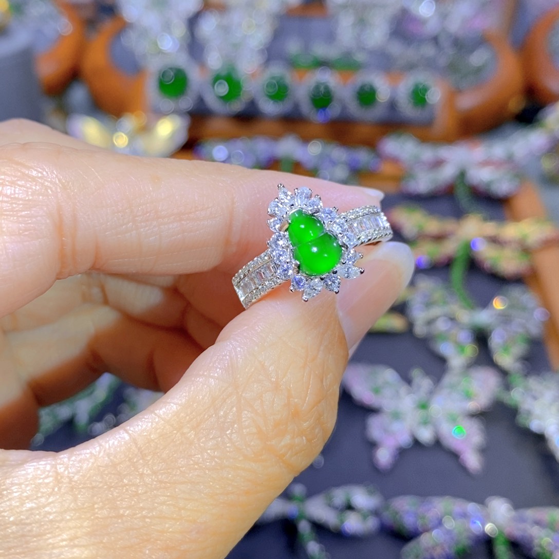 翡翠颈饰银S925镶嵌天然翡翠