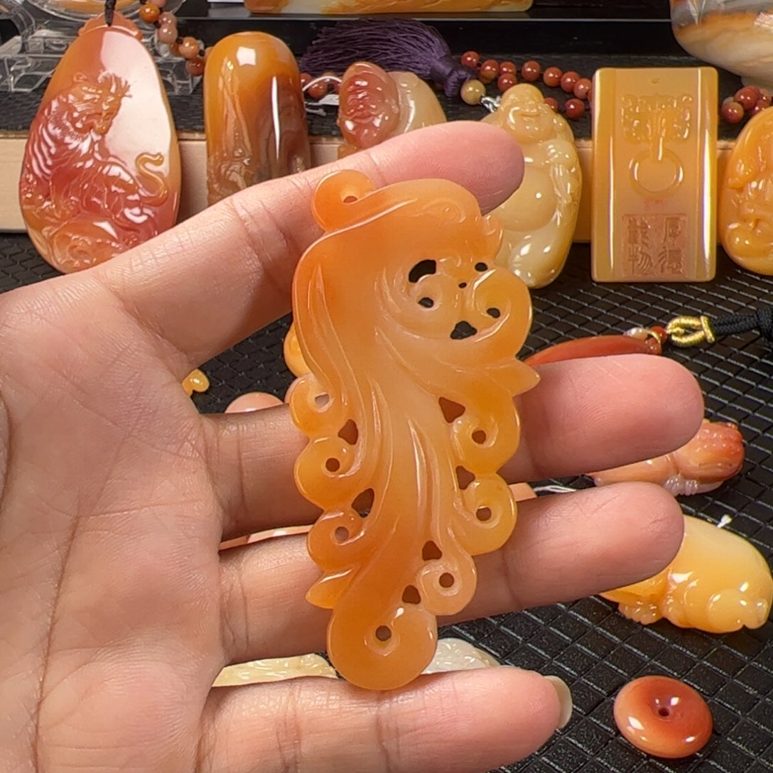 石英质玉（黄龙玉）颈饰未镶嵌