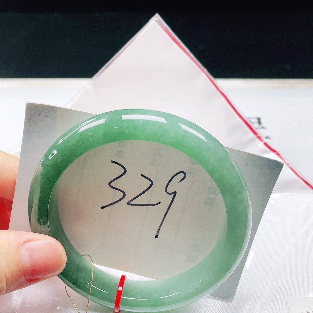 翡翠未镶嵌手镯61圈口