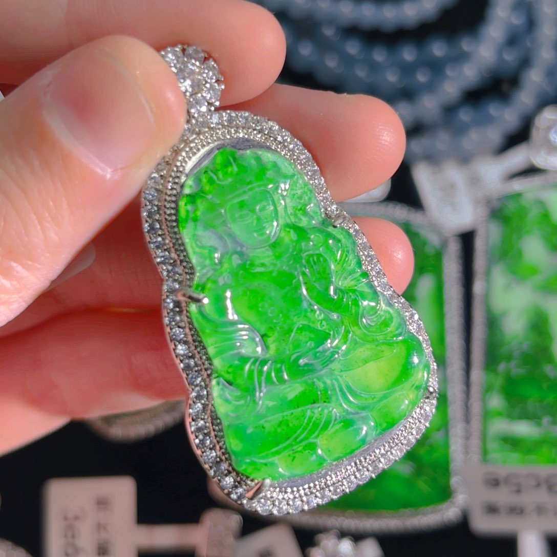 翡翠颈饰未镶嵌观音