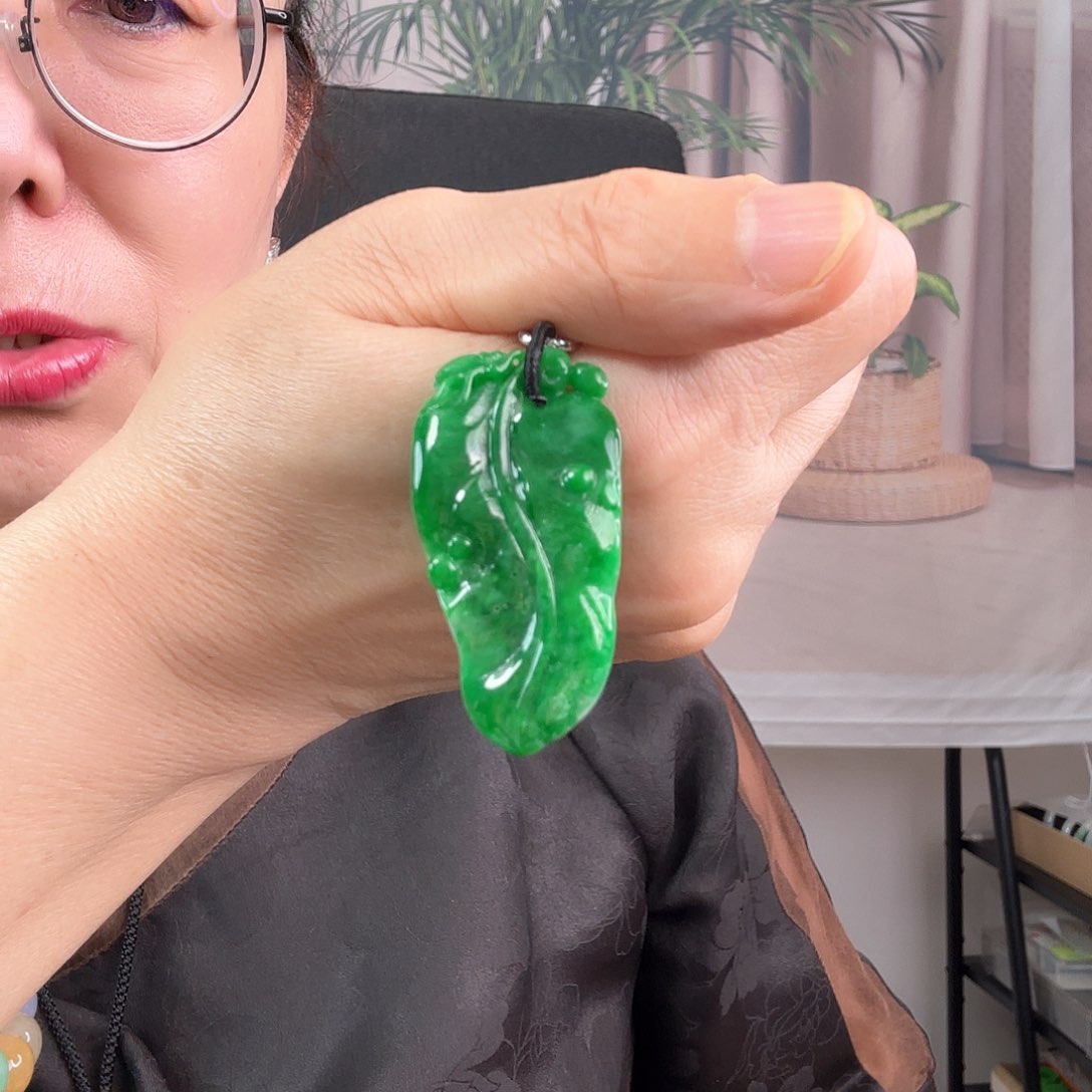 翡翠颈饰未镶嵌叶子