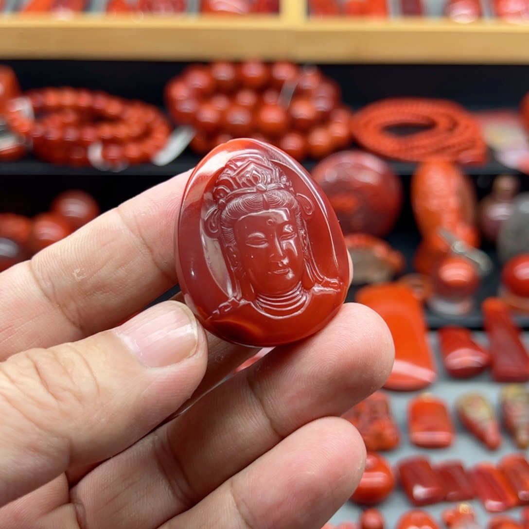 南红玛瑙吊坠未镶嵌