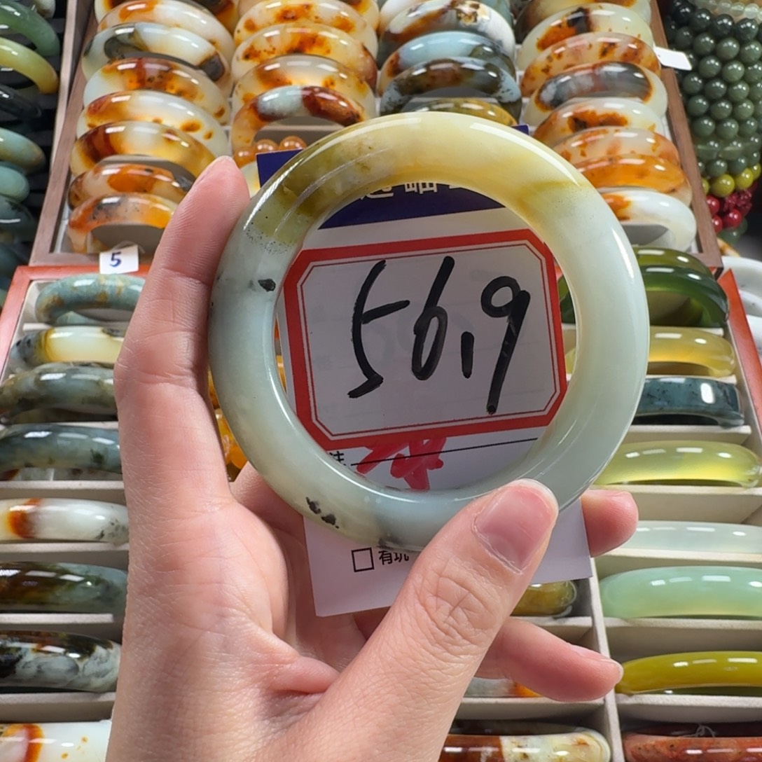 蛇纹石玉未镶嵌手镯